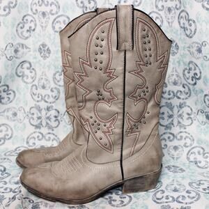 A) Gray Western-Style Women's Boots